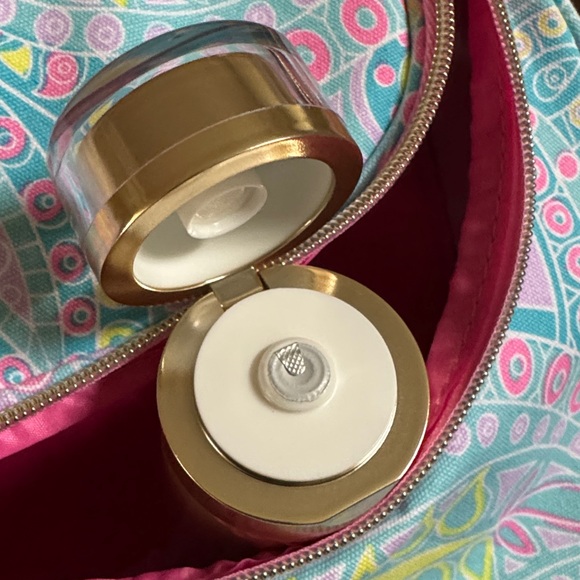 Estée Lauder Colorful Paisley Cosmetic Bag with Re-Nutriv Hand Crème - Picture 3 of 13